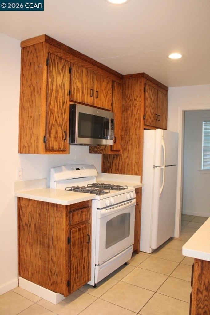 827 33rd St - Photo 4