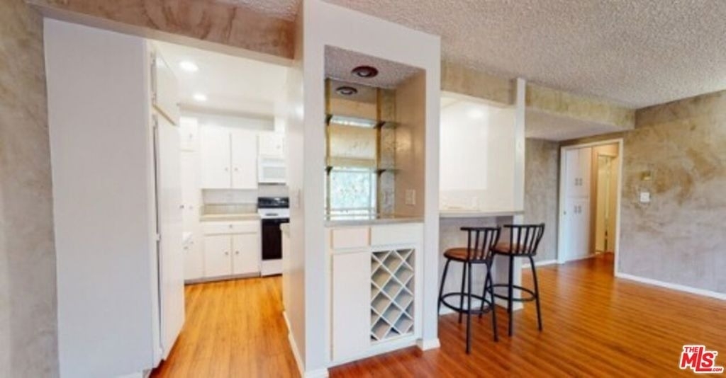 6225 Canterbury Drive - Photo 3