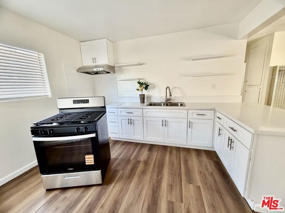 829 Alpine Street - Photo 0