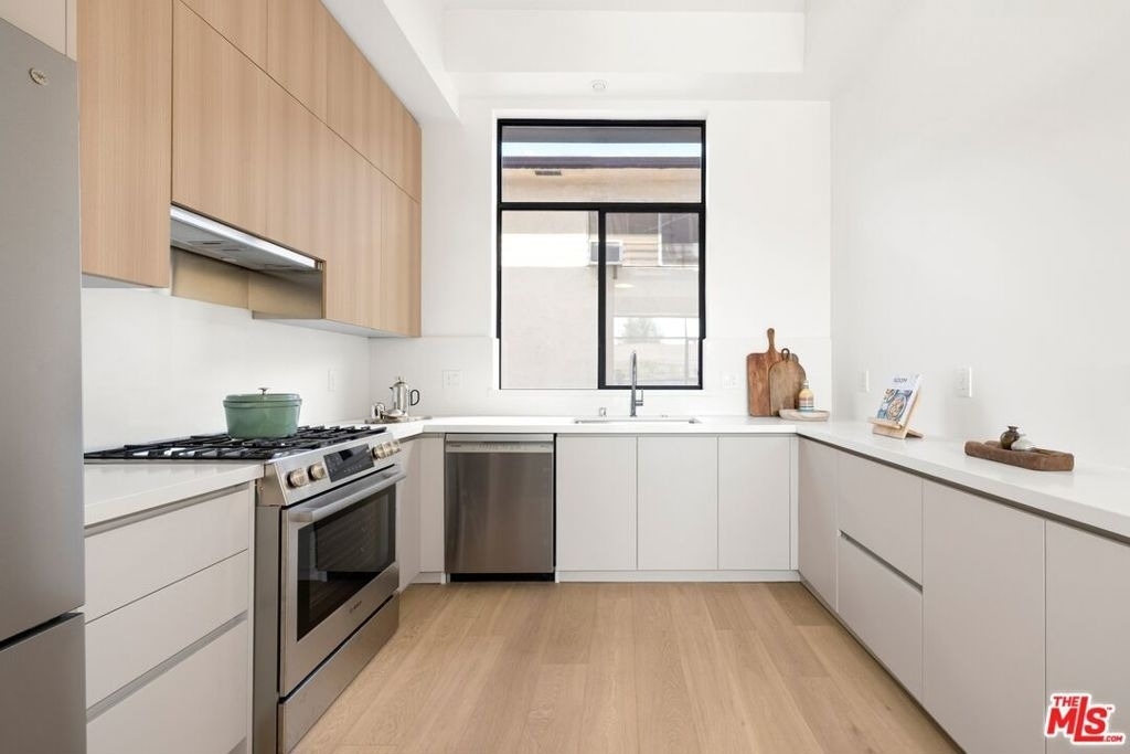 1227 N Formosa Avenue - Photo 7