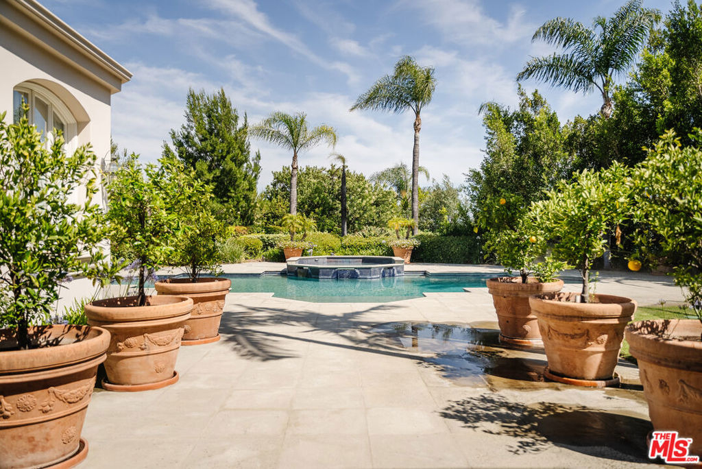 24 Beverly Park Terrace - Photo 8