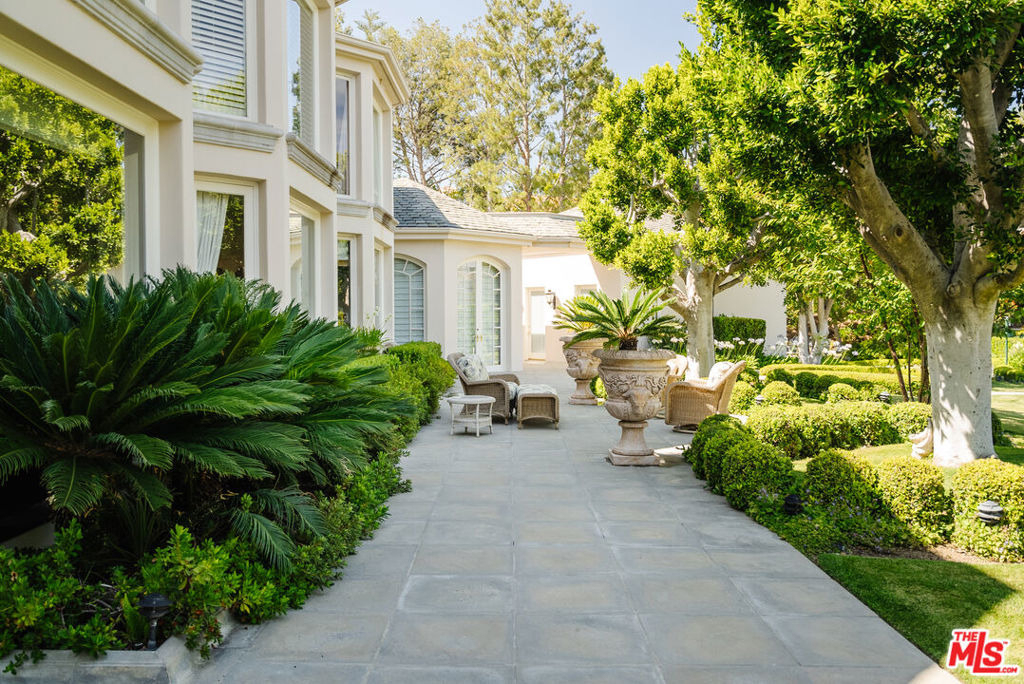 24 Beverly Park Terrace - Photo 7