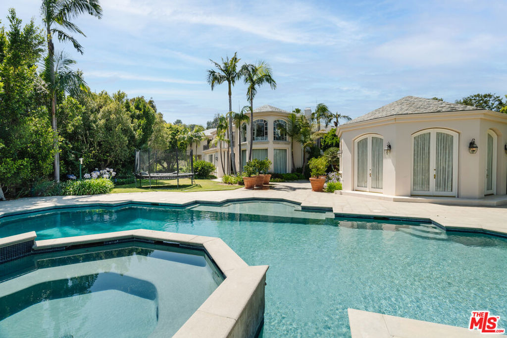 24 Beverly Park Terrace - Photo 4
