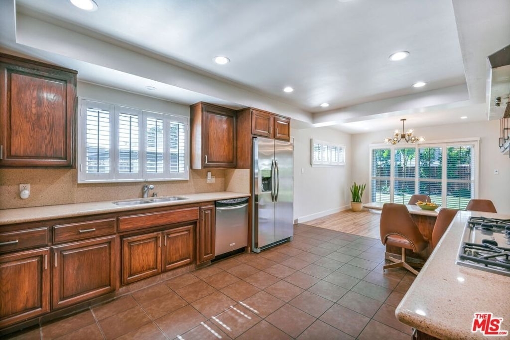 5911 S Corning Avenue - Photo 15