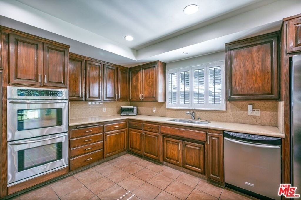 5911 S Corning Avenue - Photo 16