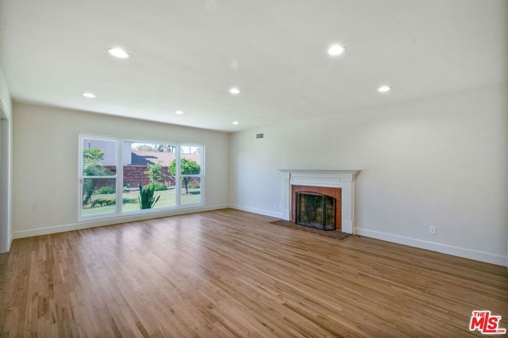 5911 S Corning Avenue - Photo 8