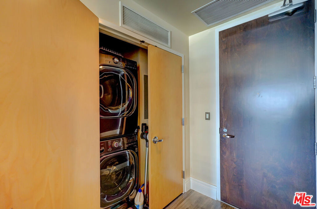 1100 S Hope Street - Photo 36