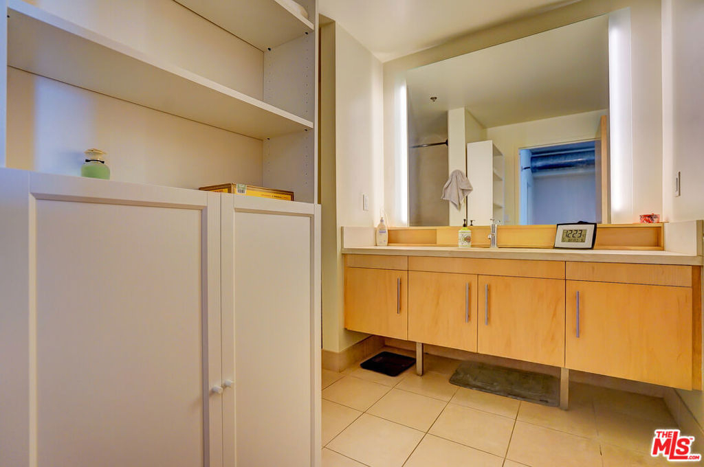 1100 S Hope Street - Photo 33