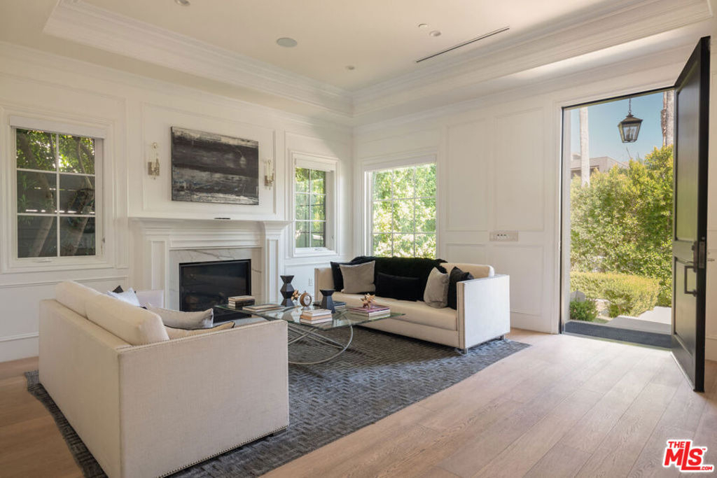 531 N Stanley Avenue - Photo 4