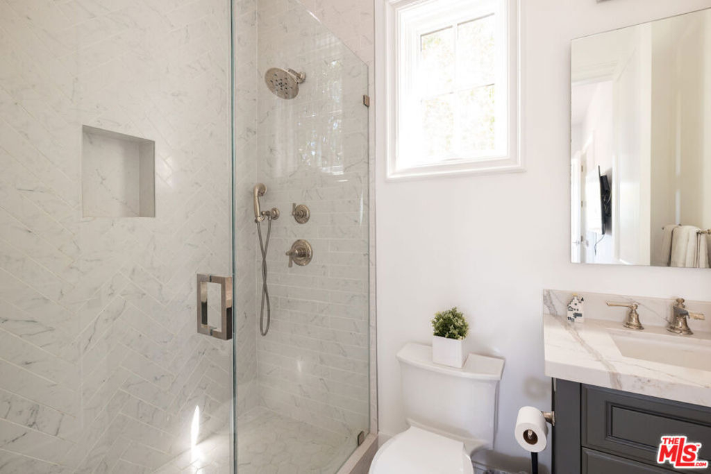 531 N Stanley Avenue - Photo 24