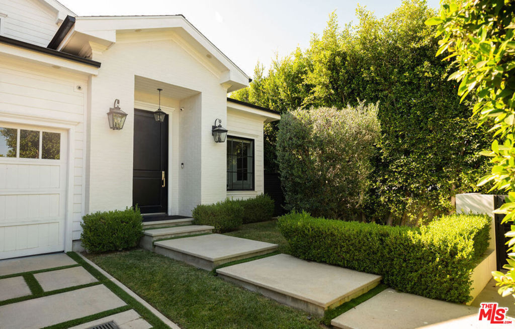 531 N Stanley Avenue - Photo 1