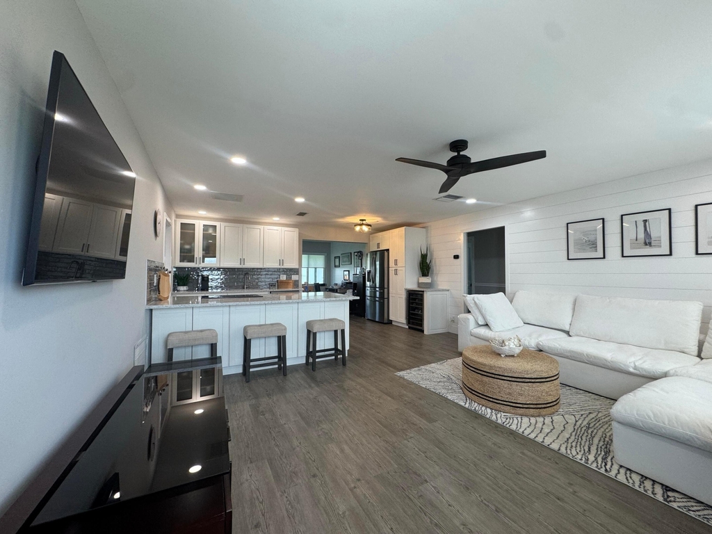 108 Sw 9th Street - Photo 0