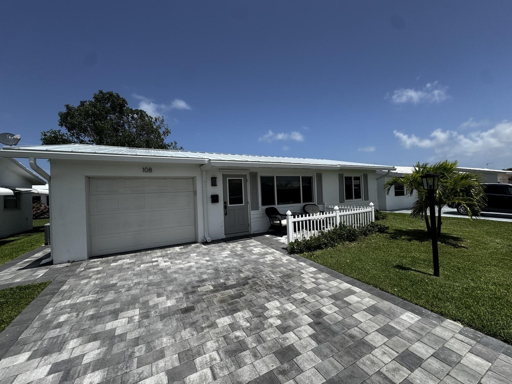 108 Sw 9th Street - Photo 1