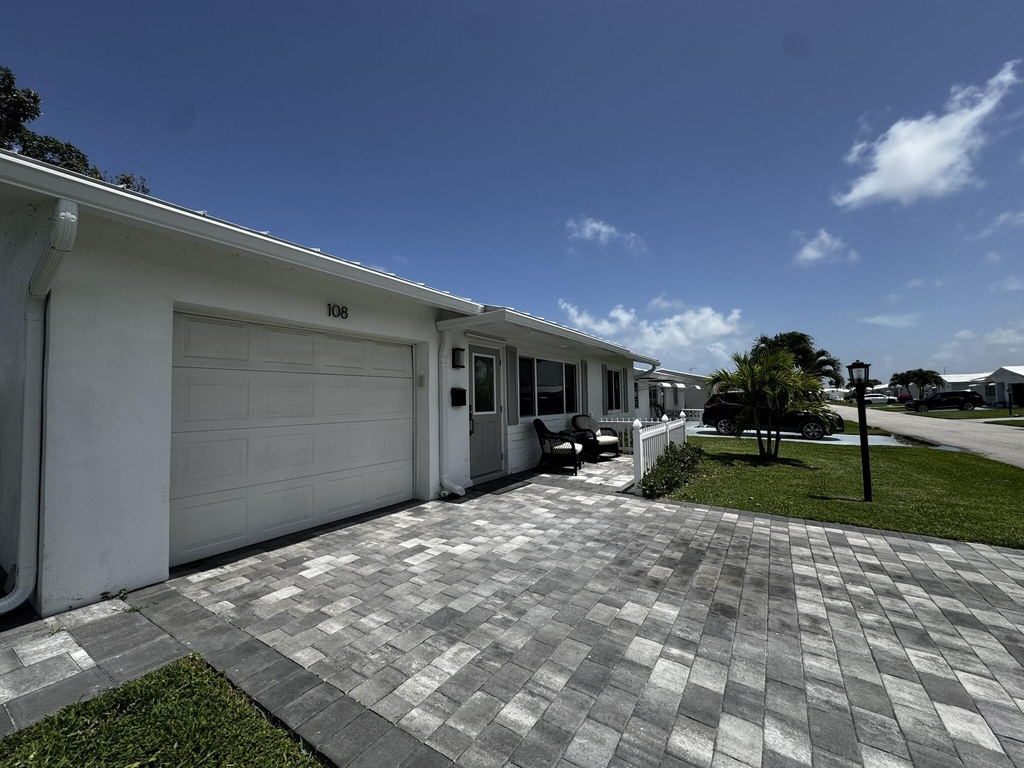 108 Sw 9th Street - Photo 2