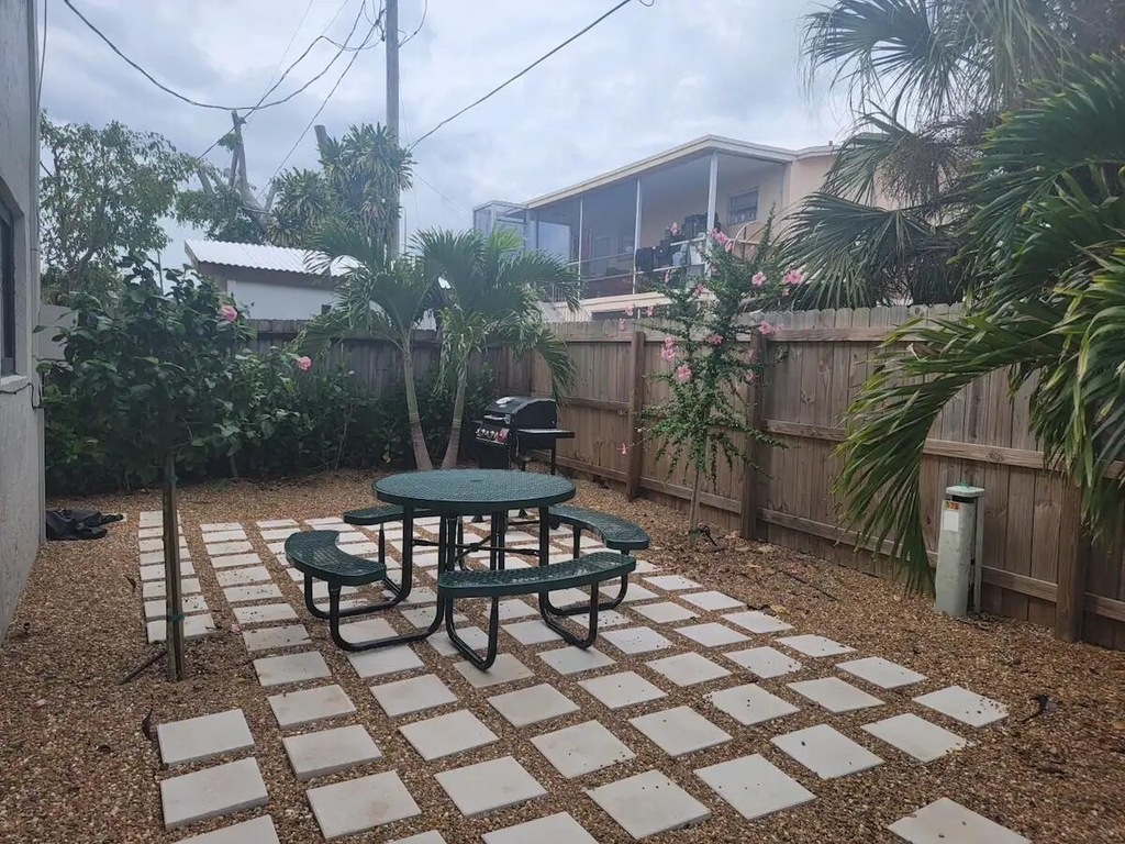 523 Se 20th Court - Photo 13