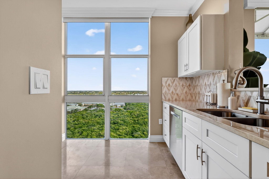 700 E Boynton Beach Boulevard - Photo 11