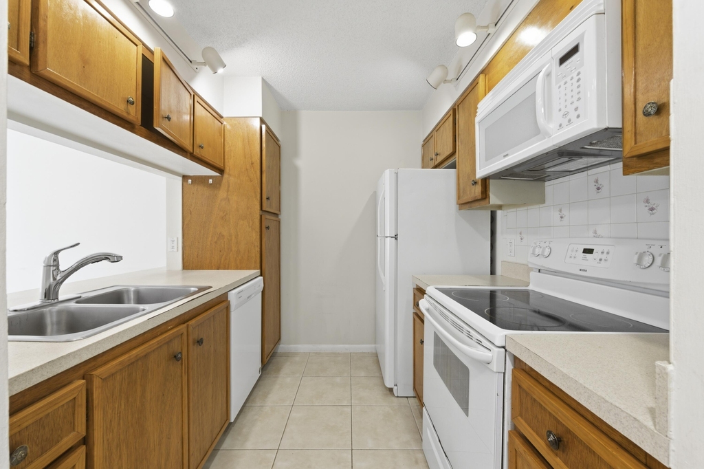 6375 Riverwalk Lane - Photo 7