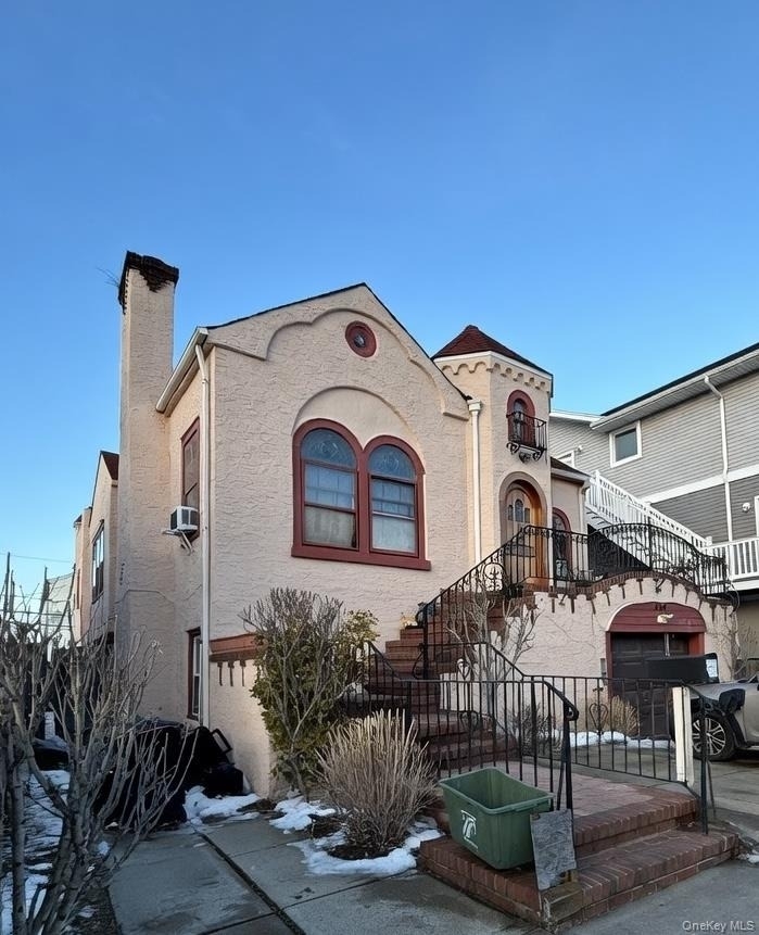 329 E Chester Street - Photo 0