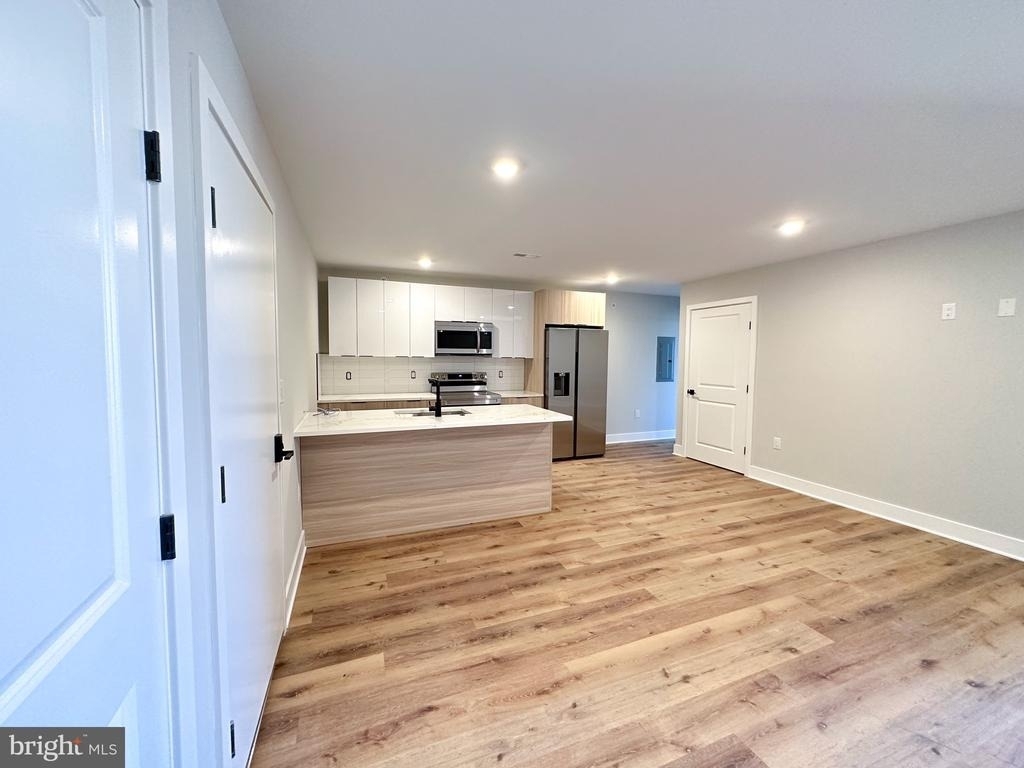 1722 W Master Street - Photo 0