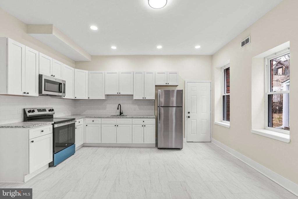 5431 Stewart Street - Photo 11