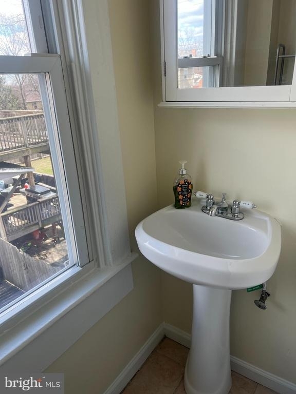 3021 Glenmore Avenue - Photo 8