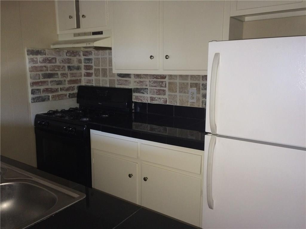 602 W 51st St - Photo 6