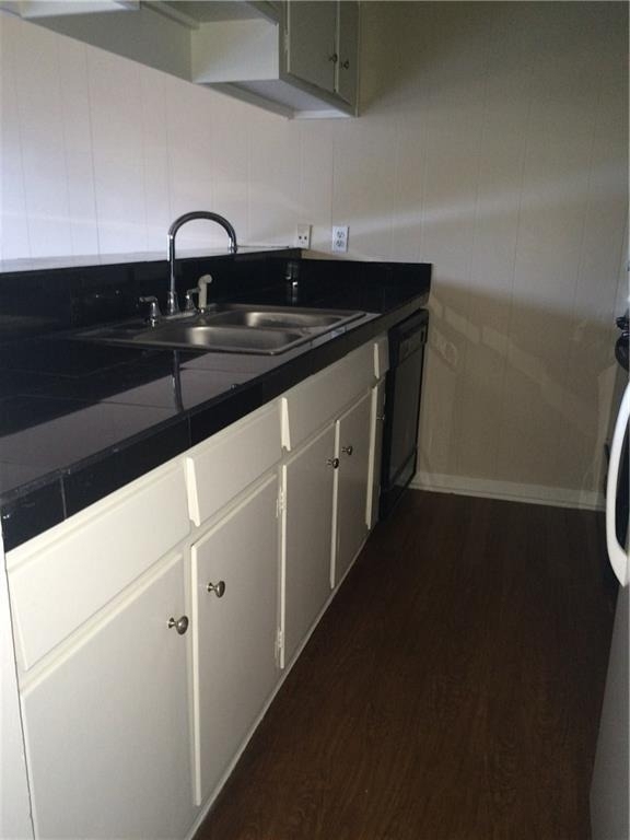 602 W 51st St - Photo 4