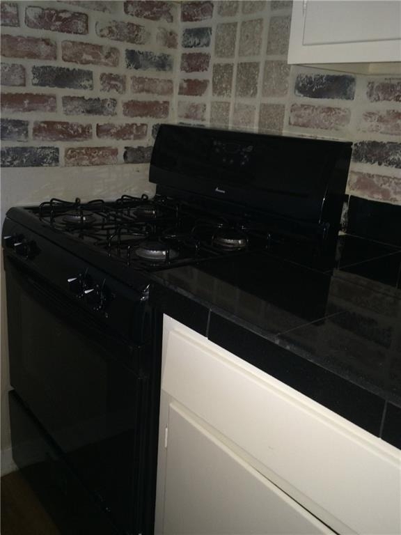 602 W 51st St - Photo 5
