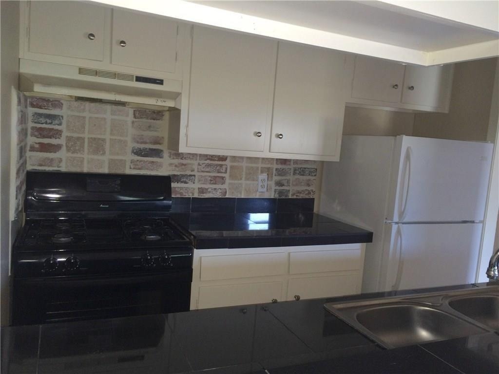 602 W 51st St - Photo 7