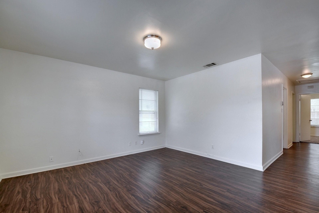 129 Coleman St - Photo 2