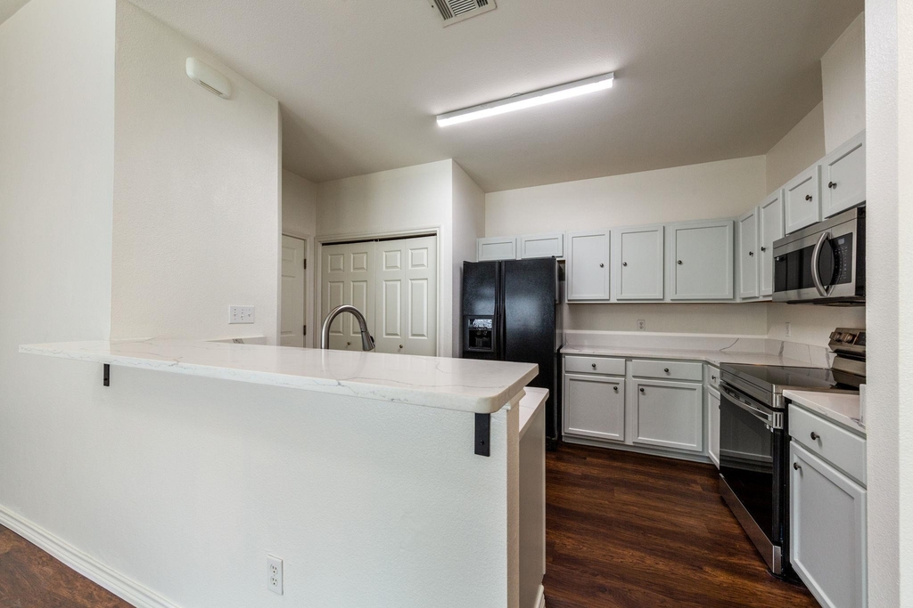 8708 Weiser Dr - Photo 11
