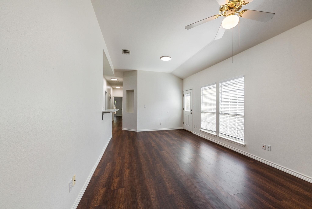 8708 Weiser Dr - Photo 6