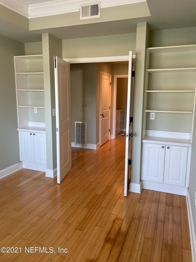 400 E Bay Street - Photo 18