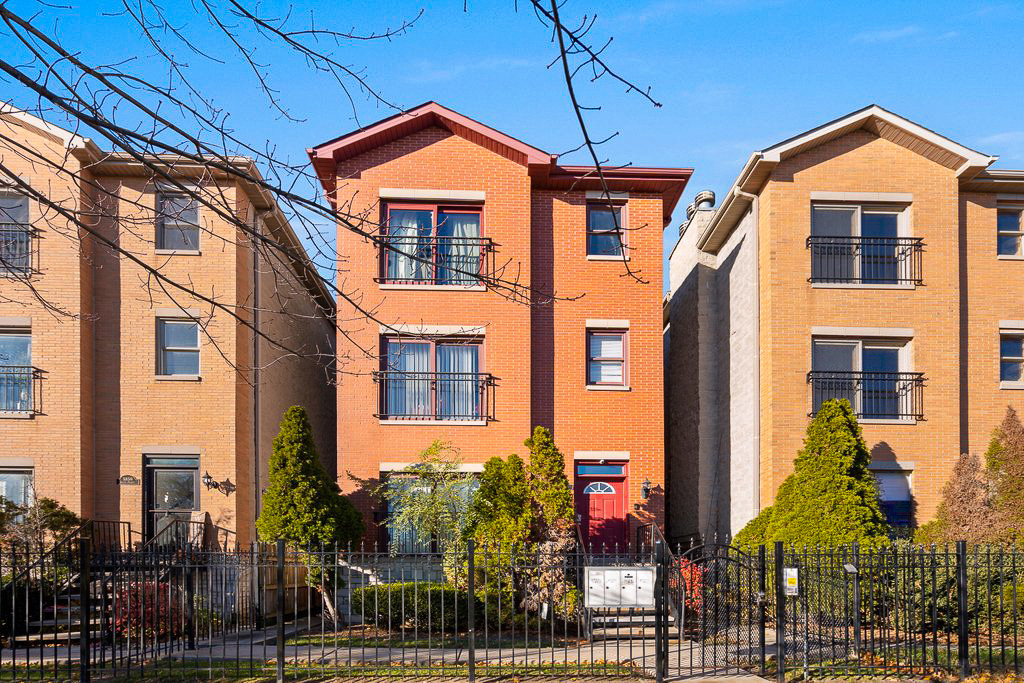 5848 S Prairie Avenue - Photo 0