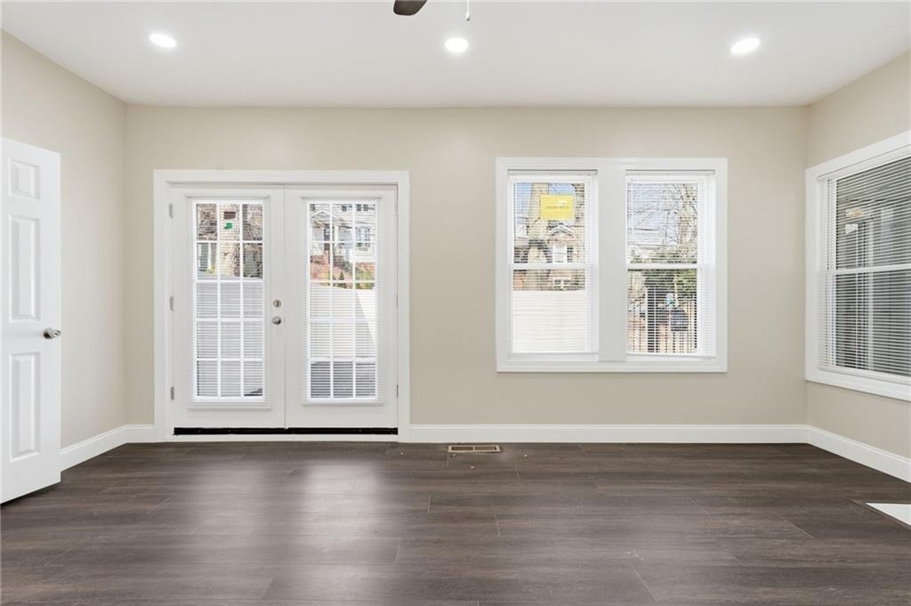 395 8th Street Ne - Photo 10