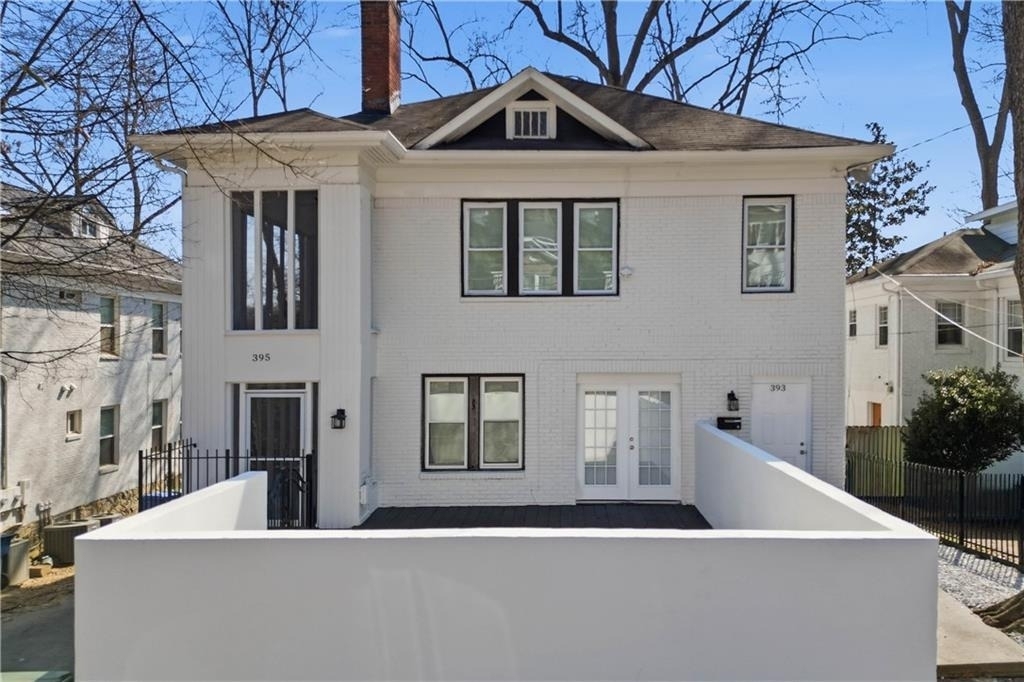 395 8th Street Ne - Photo 0