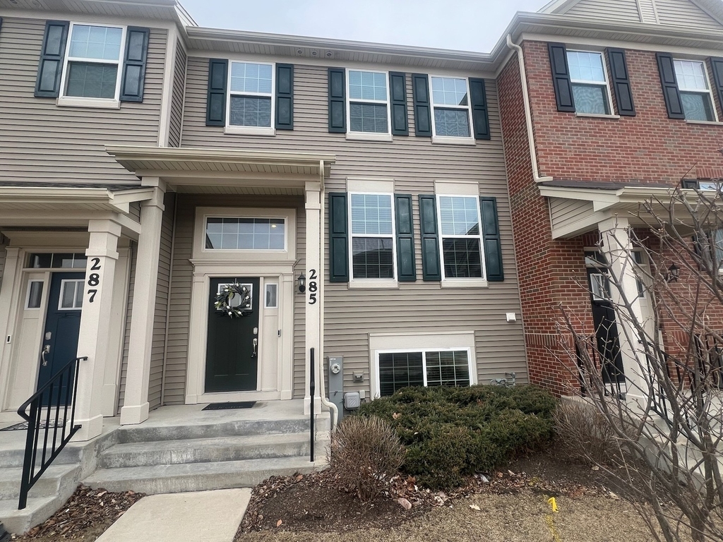 285 Lakeshore Drive - Photo 0