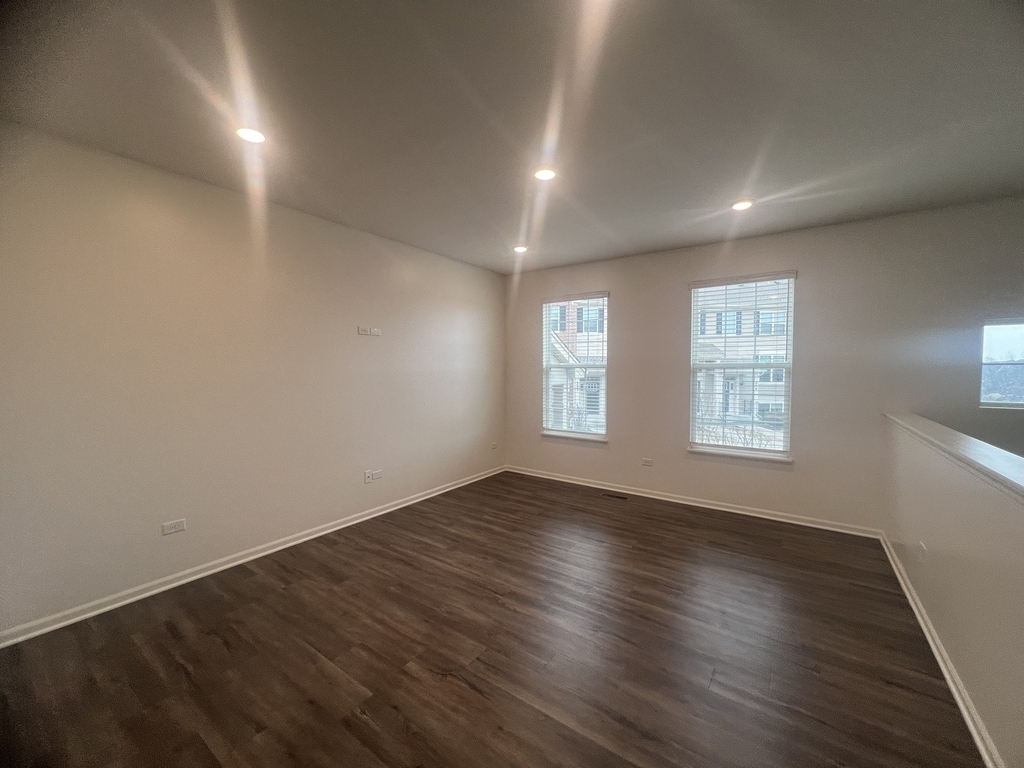 285 Lakeshore Drive - Photo 4