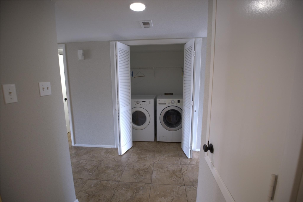 4444 Victory Drive - Photo 16