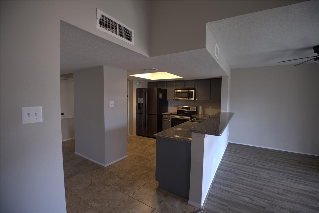 4444 Victory Drive - Photo 3