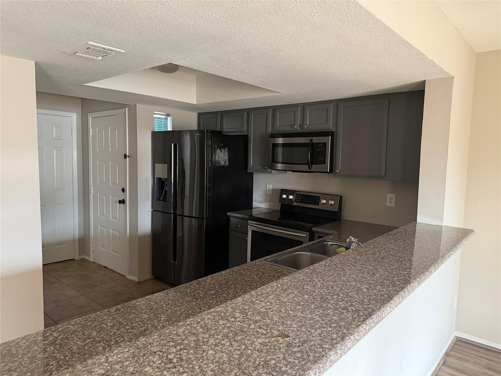 4444 Victory Drive - Photo 2
