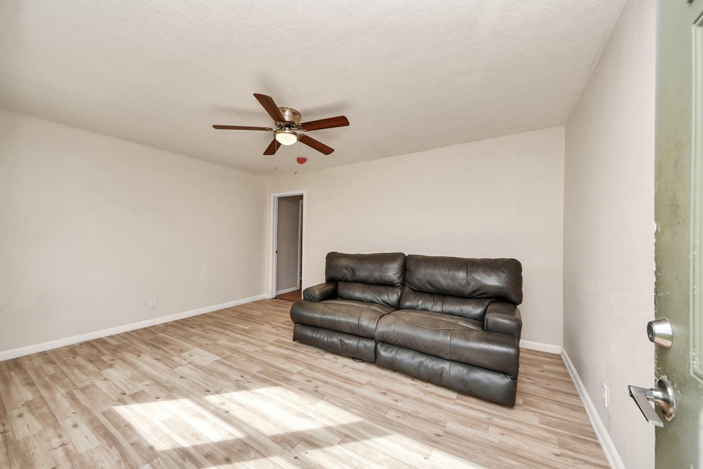 10506 Sierra Drive - Photo 4