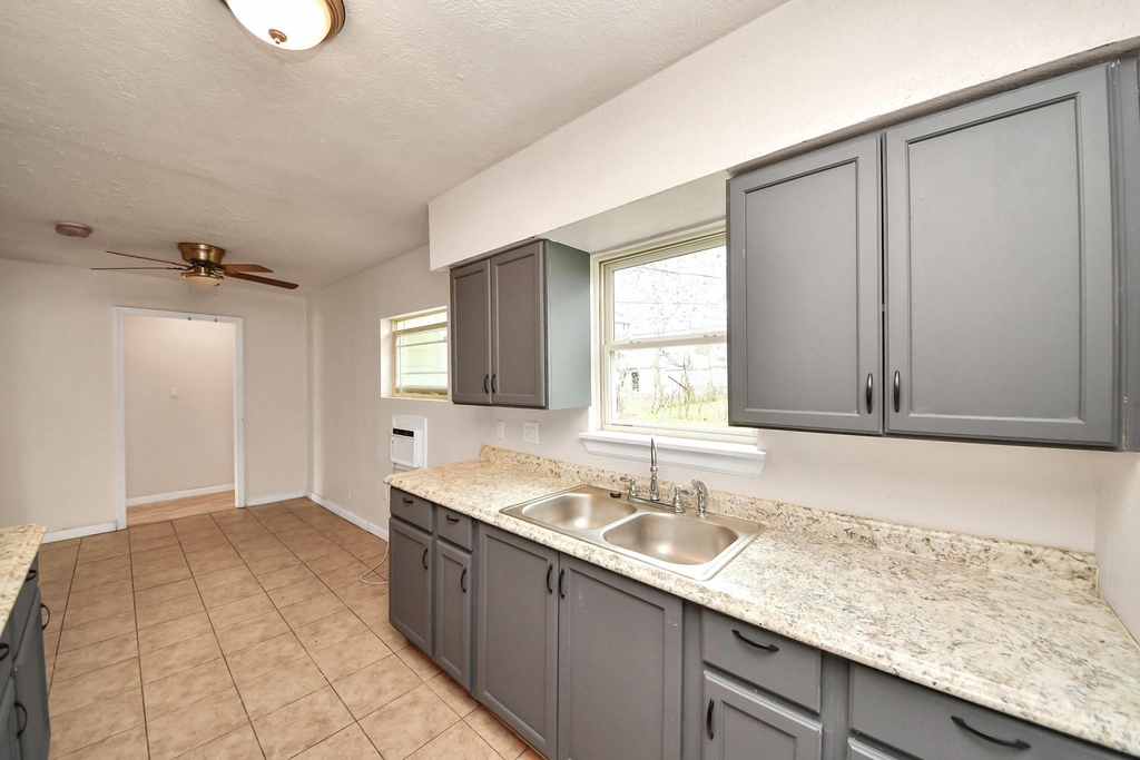 10506 Sierra Drive - Photo 16