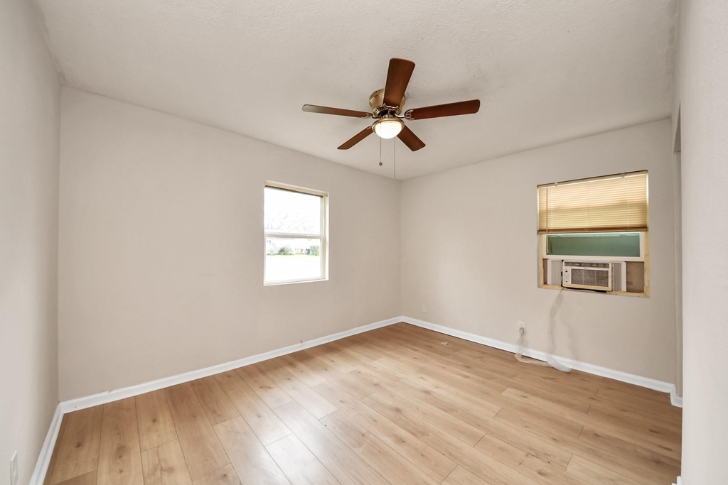 10506 Sierra Drive - Photo 17