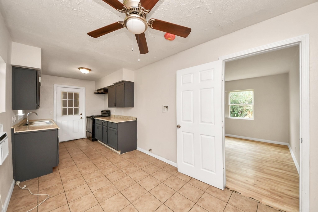 10506 Sierra Drive - Photo 9