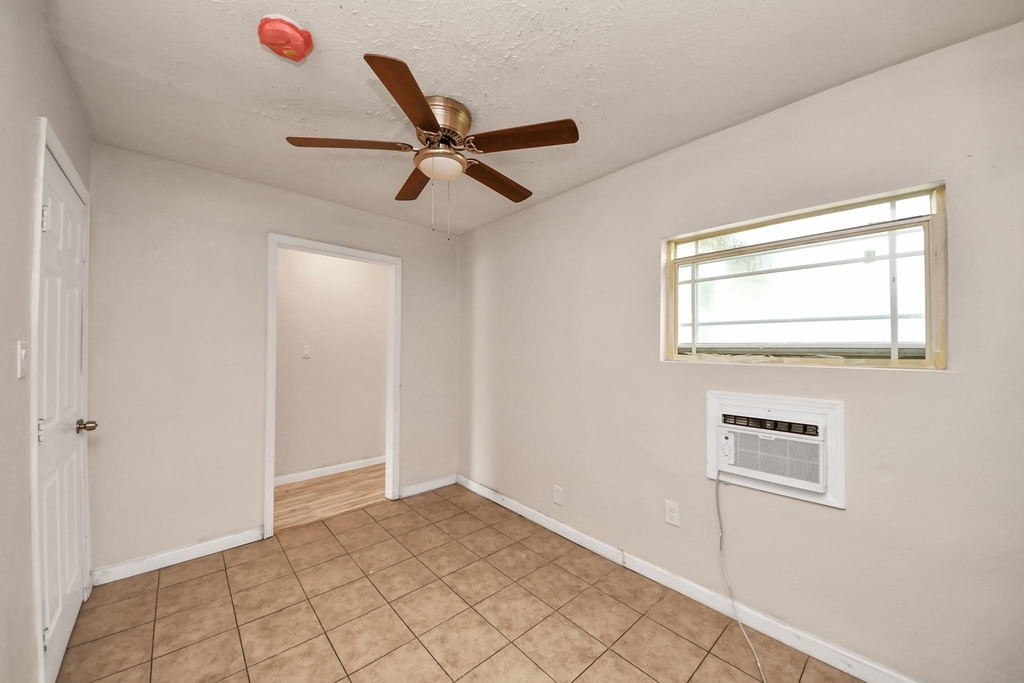 10506 Sierra Drive - Photo 11