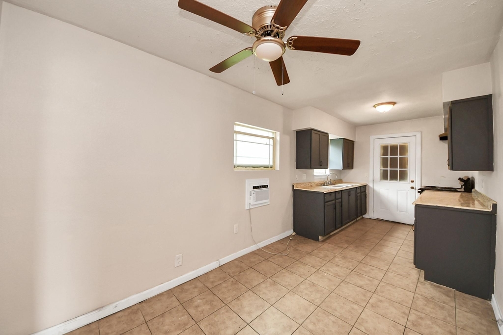 10506 Sierra Drive - Photo 7