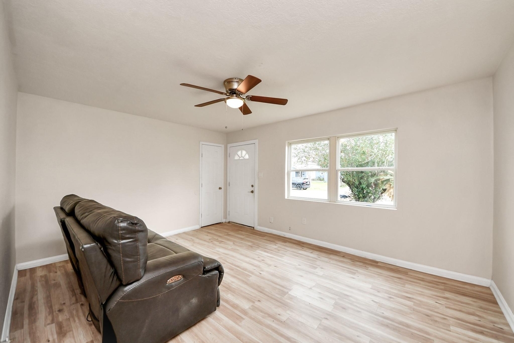 10506 Sierra Drive - Photo 6