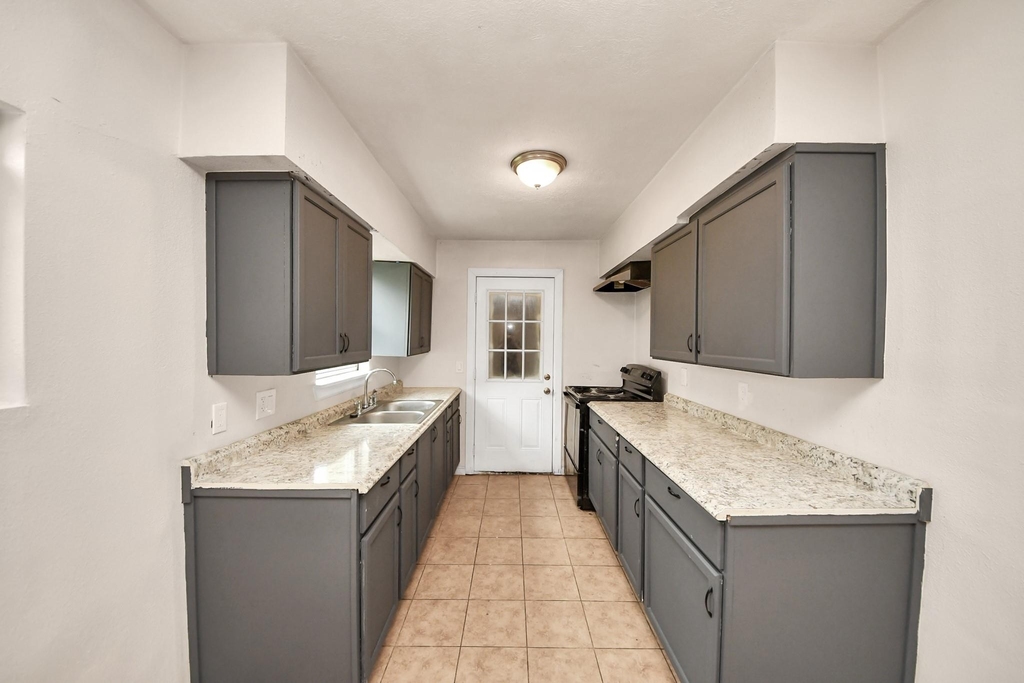 10506 Sierra Drive - Photo 12