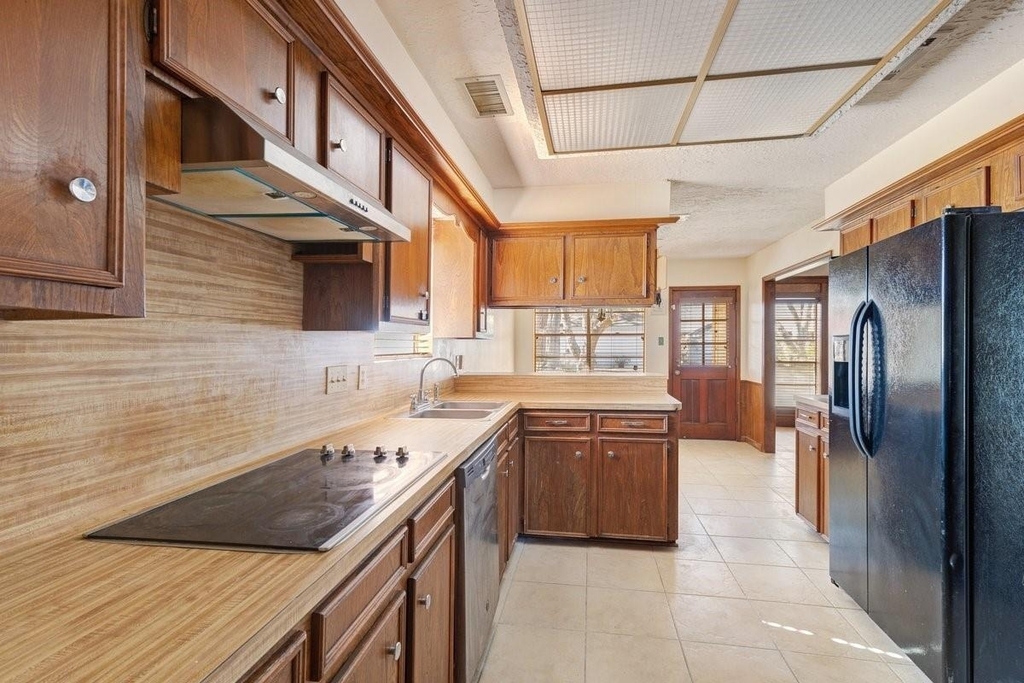 1006 Bolton Drive - Photo 10